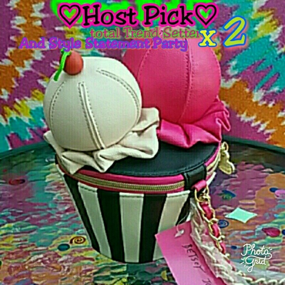 Betsey Johnson Handbags - ♡Betsey Johnson♡Wristlet LAST CALL